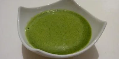 En ajoutant, en fin de cuisson, un mlange de crme frache et de jaune d'uf,  une soupe pure, on obtient :