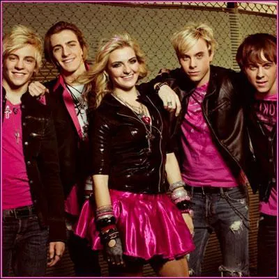 Quels membres des R5 ont particip au clip  Ordinary Girl de Miley Cyrus ?