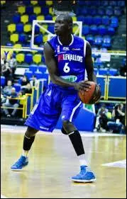 Qui est ce joueur de Paris-Levallois ?