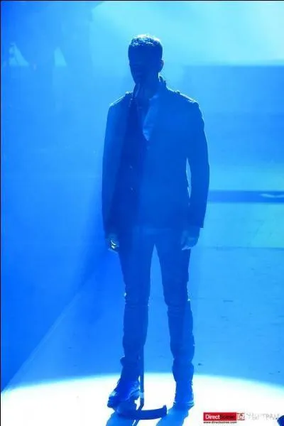 Au dbut de ces concert il y a un groupe qu'il connat. Quel est ce groupe ?