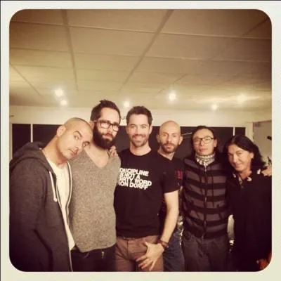 Qui crit les chansons d'Emmanuel ?