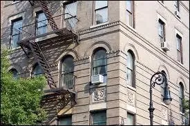 Qui sont les 4 membres de la bande qui ont habit le plus souvent dans le mme immeuble ?