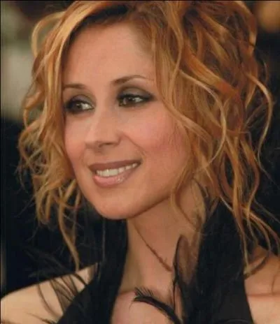 En 1997, Lara Fabian chantait   bout de mots, de rves, je vais crier ...  