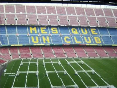 Quel ex-entraineur du FC Barcelone est mort en 2014 ?