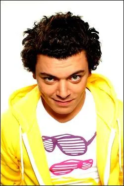 Quel est le nom de famille de Kev Adams dans la srie ?