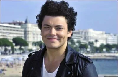 Kev Adams est-il dans un lyce ou un collge ?