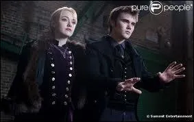 Sur cette photo qui sont ces 2 personnages ?