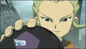 Lorsqu'ils jouent leur 1er match contre une de ces équipes, combien perdent-ils de joueurs ?