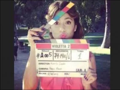 Comment surnomme-t-on Martina Stoessel ?