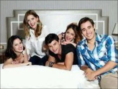 Qui est co-star de la srie  Violetta  ?