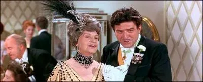 Lors de l'vnement auquel elle doit faire ses preuves (vnement de la question 6), la jeune femme rencontre un linguiste qui tente de la percer  jour et de dcouvrir son origine, il dclare alors qu'avec son accent elle ne peut tre que...