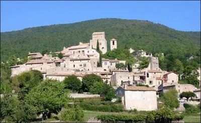 Village de la Drme, mon chteau est construit en haut d'un versant surplombant le Jabron, mon origine est due  une ancienne commanderie de l'ordre des Hospitaliers, je suis :