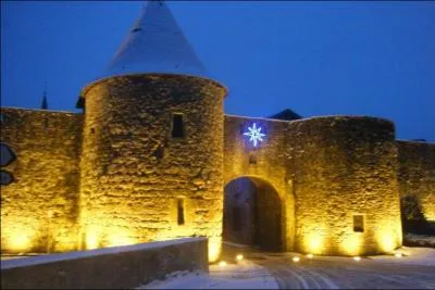 Dans quel dpartement, visiterons-nous le pittoresque village de Rodemack surnomm de  petite Carcassonne lorraine  o nous pourrons assister  un march aux fleurs en mai ?