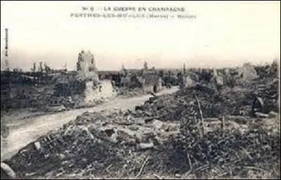 De ce désastre de la 1re Guerre mondiale, plusieurs villages de mon département comme Perthes-lès-Hurlus sont purement et simplement rayés de la carte. Mais combien furent-ils ?