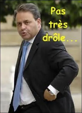 Né à Châlons-en-Champagne le 21 mars 1965, je suis un politicien actuellement maire de Saint-Quentin (Aisne) et député de la 2e circonscription de ce département. Ministre du Travail, de l'Emploi et de la Santé du 14 novembre 2010 au 10 mai 2012 sous la présidence de Nicolas Sarkozy, qui suis-je?