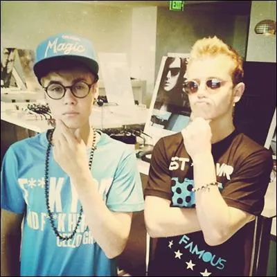 Comment son meilleur ami d'enfance s'appelle-t-il ?