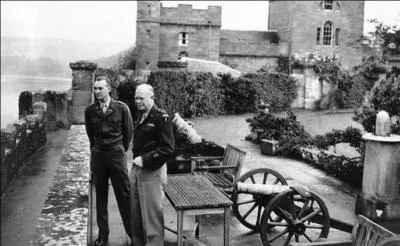 En 2044, nous pourrons peut-tre connatre certains secrets d'un gnral amricain. Est-ce vrai ? Est-ce faux ? Peu importe ! O pourriez-vous les trouver et  quel gnral appartiendraient-ils ?