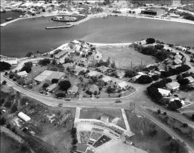 Que fit Fidel Castro chef d'Etat de Cuba concernant la base de Guantanamo que les USA louent cette base  son pays ?