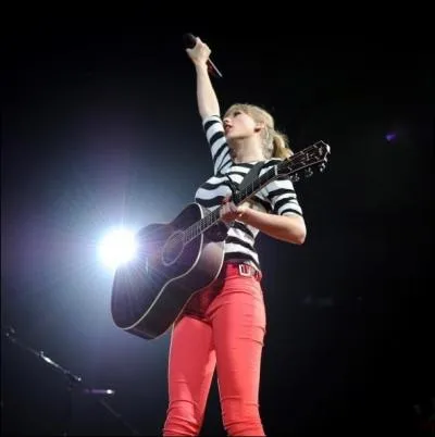 En 2009, lors du Fearless Tour, on a annonc  Taylor sur scne qu'elle avait gagn 2 Awards, mais de quelle cremonie ?