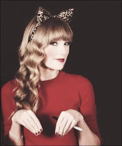 Lors du dernier concert en Amrique du Nord du RED Tour, Taylor a fait un gteau pour le Club RED, qu'y avait-il crit dessus ?