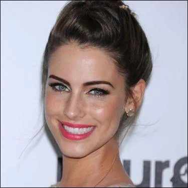 Quel mtier Adrianna fait-elle pour subvenir aux besoins de sa mre ?