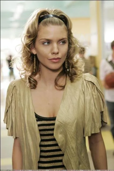 Avec qui Naomi n'a-t-elle pas couch ?