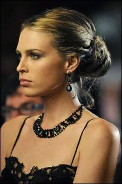 Que fait-elle dans le dernier pisode de la saison ?