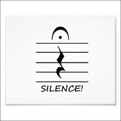 En musique, un silence correspond  un moment o on n'entend aucun son. Parmi les suivants, quel mot ne correspond pas  un silence ?