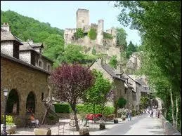 Nous nous promenons dans les rues de la commune Aveyronnaise de Belcastel. Classe parmi les Plus Beaux Villages de France, elle se situe en rgion ...