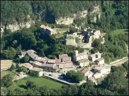 Nous survolons la commune Drmoise du Pot-Clard. Nous sommes donc dans le ciel de la rgion ...