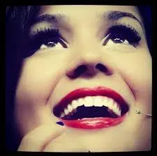 Avec qui chante-t-elle Nuestro Amor ?