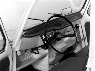 Ce modle, sans fioritures, est celui de la premire version des annes 60. Mme s'il n'est plus produit, il a la cote auprs des tudiants actuels. Quel est-il ?