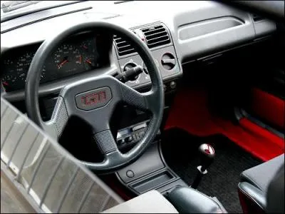 Un sigle qui a fait rver les jeunes conducteurs dans les annes 80, sur quel vhicule se trouve celui-ci ?