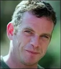 Comment s'appelle ce chanteur ?