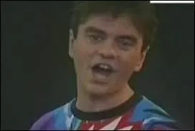 Comment s'appelle ce chanteur ?