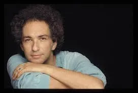 Comment s'appelle ce chanteur ?