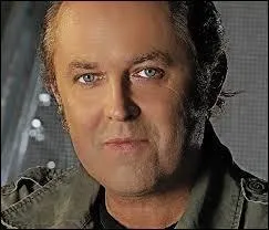 Comment s'appelle ce chanteur ?