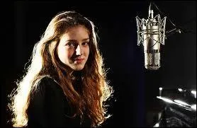 Comment s'appelle cette chanteuse ?