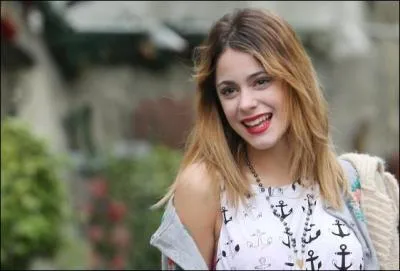 Quel est le titre de la premire chanson de la saison 2 qu'a chante Violetta avec ses amis ?