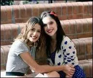 Saison 2 : Violetta et Francesca cachent un secret  Camila. Lequel ?