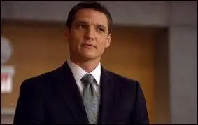 Le nouveau petit copain de Lisbon travaille...