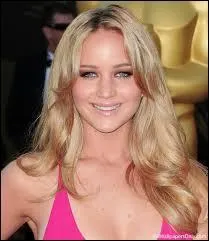 Dans Hunger Games, avec qui partage-t-elle l'affiche ?