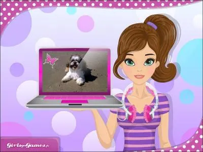 Qui est cette TOP Model avec son ordinateur ?