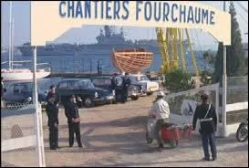 Dans le film  Le Petit Baigneur , quel est le nom du bateau qui doit tre baptis ?