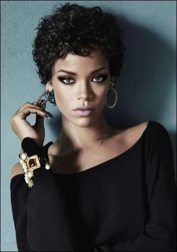 Mais, qui est-ce ? (Indice :  Shine bright like a diamond...  )