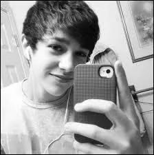 Mais, qui est-ce ? (Indice :   When I saw her, ... Mmm YEAAH )