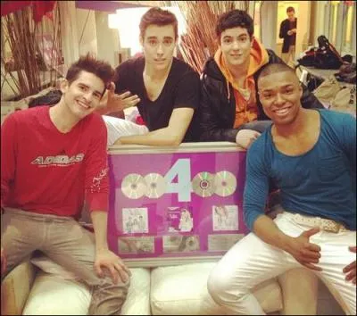 Combien de musiques a t'il jou aux cts de Samuel Nascimiento, Xabiani Ponce de Lon, Diego Dominguez, Nicolas Garnier et Facundo Ganband ?