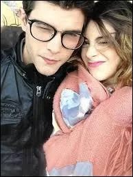 Avec quelle actrice de la s�rie  Violetta  sort-il ?