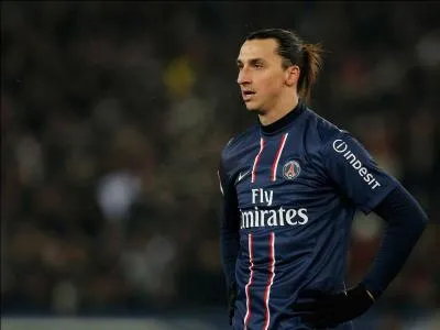 Ce fameux Zlatan est connu pour ses buts hallucinants, mais galement pour son physique hors norme pour un footballeur. Quelle taille mesure-t-il ?