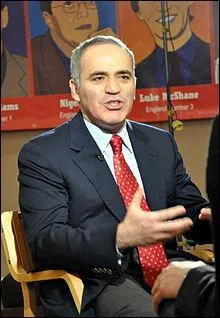 Laquelle de ces affirmations sur Garry Kasparov, plus grand champion d'chec de tous les temps, est-elle fausse ?